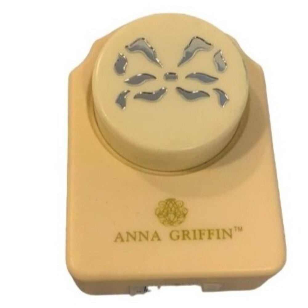 Anna Griffin All Night Media Bow Paper Punch Scrapbooking Craft Tool